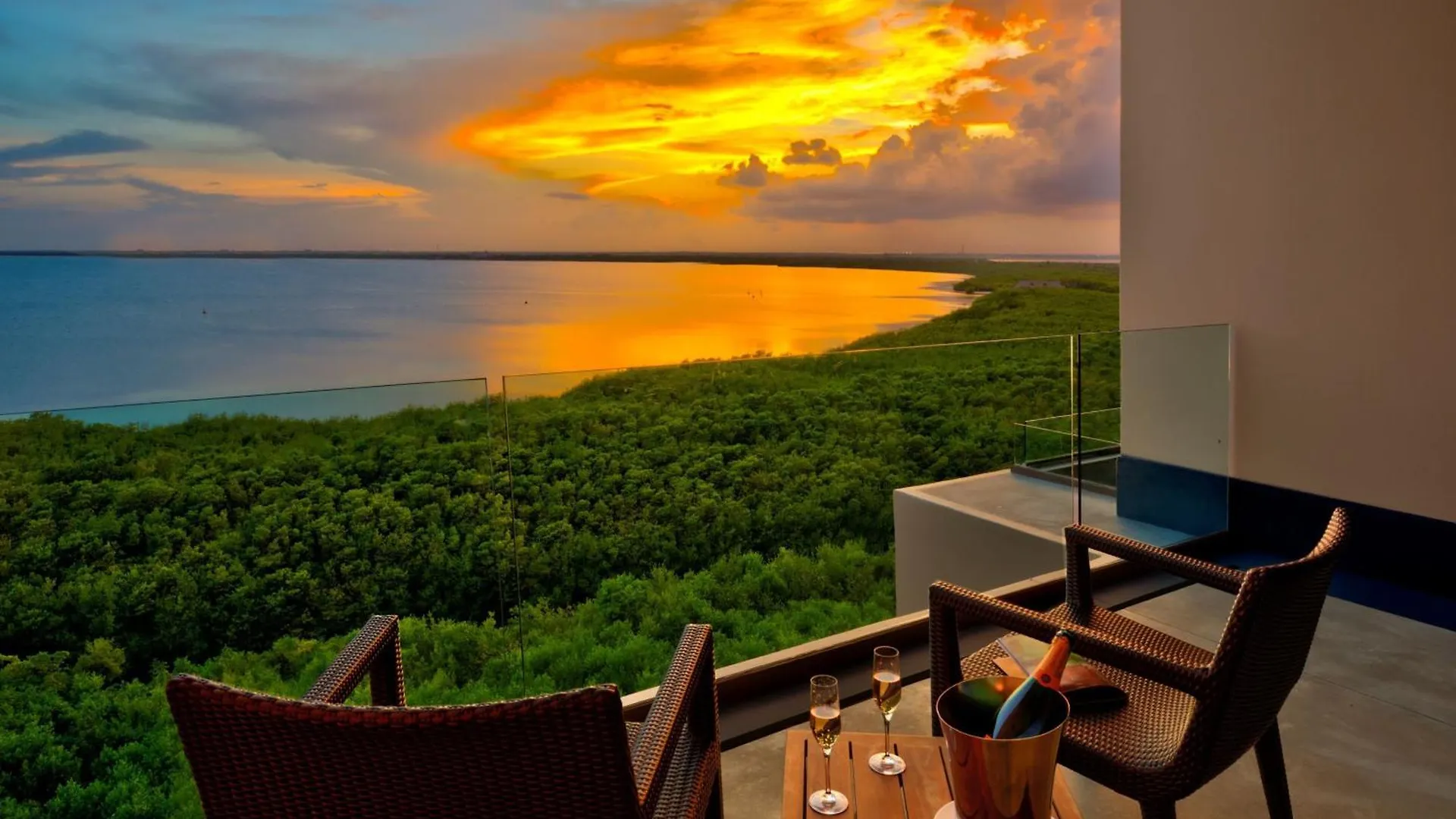 Nizuc Resort & Spa Cancun 5*,
